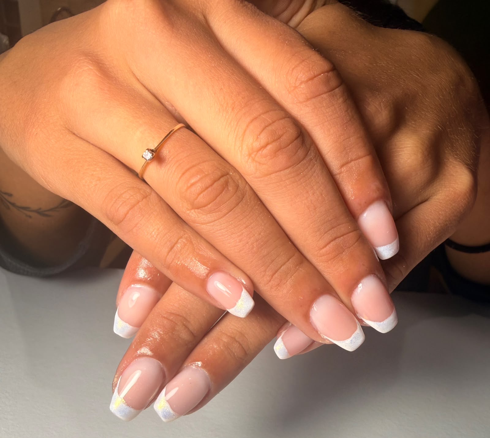 Fotografia real de unhas, exemplo de acabamento